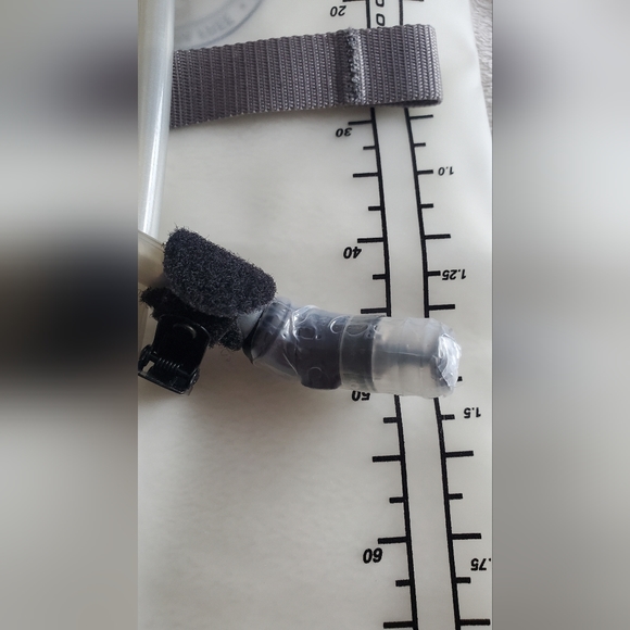 NEW - ULTIMATE DIRECTION Hydrapak with water bladder, Water Hydration Backpack - Picture 2 of 7